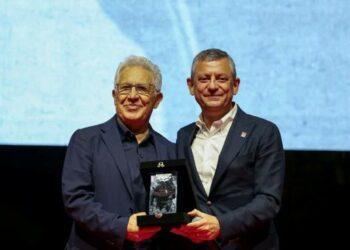 Zülfü Livaneli'ye Hacı Bektaş Veli Dostluk ve Barış Ödülü 2 Zülfü Livaneli’ye Hacı Bektaş Veli Dostluk ve Barış Ödülü