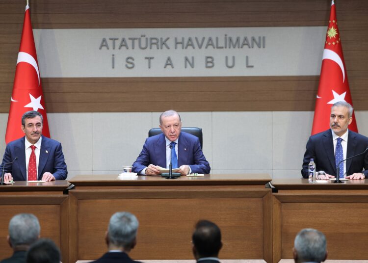 Erdoğan, Özgür Özel'in "gizli pazarlık" iddiasına yanıt verdi: Uyduruyor 1 Erdoğan, Özgür Özel’in “gizli pazarlık” iddiasına yanıt verdi: Uyduruyor