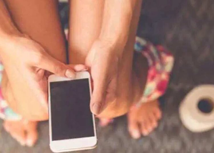 Telefonla tuvalete gidenlere ‘hemoroid’ uyarısı