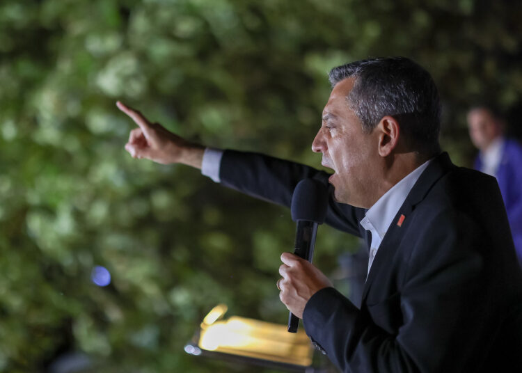 Özgür Özel'den Erdoğan'a: Trump'ın oğluyla lobi şirketleri üzerinden iş tutuyorlar 1 Özgür Özel’den Erdoğan’a: Trump’ın oğluyla lobi şirketleri üzerinden iş tutuyorlar