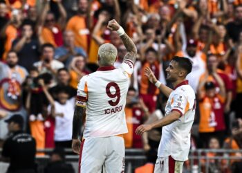 Eyüpspor’u 2 golle geçen Galatasaray 5’te 5 yaptı