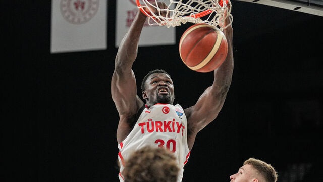 Atalay Can yazdı I Basketbolun zirvesinde siyahi bir yıldız: Adem Bono 1 Atalay Can yazdı I Basketbolun zirvesinde siyahi bir yıldız: Adem Bono