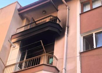 Yangından korkup balkondan atlayan yaşlı hayatını kaybetti