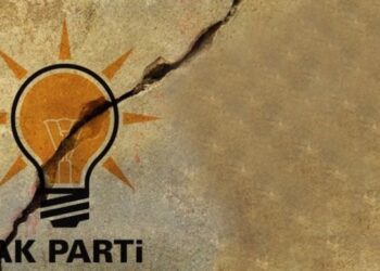 Uğur K. Yiğit yazdı I Cebinde istifa mektubuyla gezen il başkanları