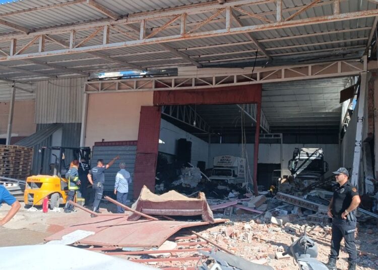 Toptancı halindeki patlamada 1 kişi yaşamını yitirdi, 3 kişi yaralandı 1 Toptancı halindeki patlamada 1 kişi yaşamını yitirdi, 3 kişi yaralandı
