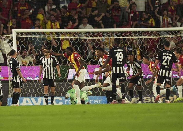 Beşiktaş, Göztepe'de dağıldı: Sergen Yalçın'dan "Biz o seviyede değiliz" açıklaması 1 Beşiktaş, Göztepe’de dağıldı: Sergen Yalçın’dan “Biz o seviyede değiliz” açıklaması