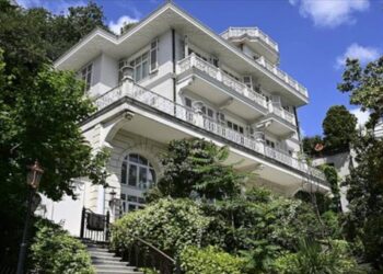 ‘Beyaz Köşk’ 115 milyonluk indirimle yeniden satışta