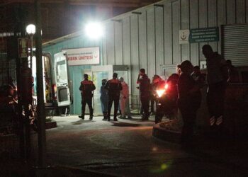 Operasyonda şüpheli paketten gaz yayıldı: 9 polis tedavi altına alındı