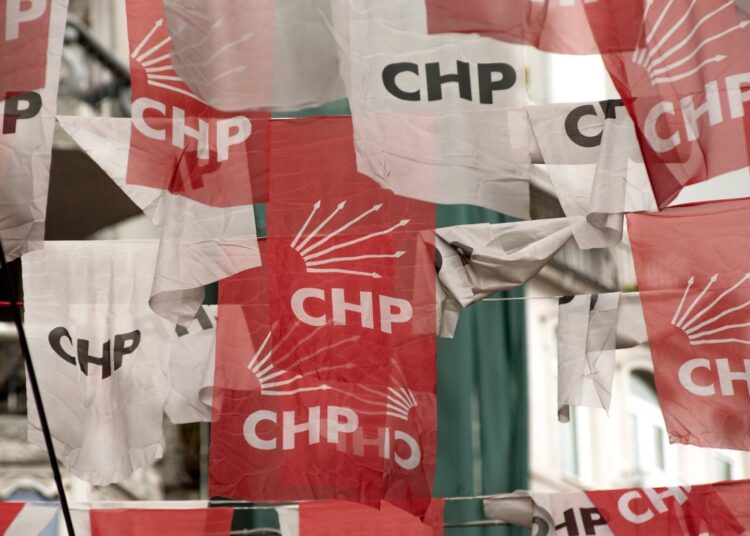 YSK, CHP’nin İstanbul’daki ilçe kongrelerinin devamına karar verdi