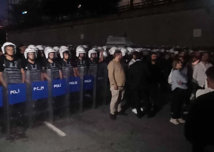 CHP İstanbul İl Başkanlığı polis ablukasında