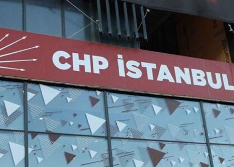 CHP, İstanbul il başkanlığı binasını kapattı 1 CHP İstanbul İl Delegeleri olağanüstü kongre talep etti