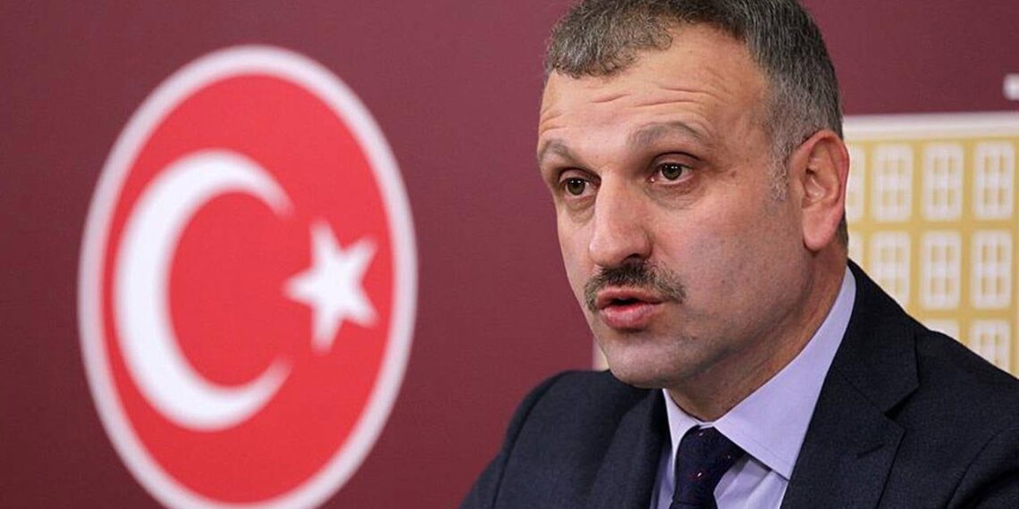 Anasayfa 78 Cumhurbaşkanı Başdanışmanı Saral, bu sefer de Manifest grubunu hedef aldı