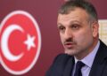 Başörtüsü yasağına karşı çıkan Oktay Saral Erdoğan’ın talimatıyla görevden ayrıldı 12 Cumhurbaşkanı Başdanışmanı Saral, bu sefer de Manifest grubunu hedef aldı