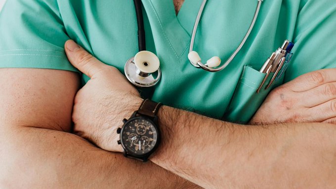 Kamuda çalışan doktor veresiye tutmuş: ‘Bıçak parası getir taburcu ol’ 1 Kamuda çalışan doktor veresiye tutmuş: ‘Bıçak parası getir taburcu ol’