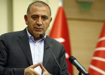 CHP İstanbul'da koltuk belirsizliği: Gürsel Tekin görevden alındı mı? 4 Gürsel Tekin’in il başkanlığına ait araçların trafikten men edilmesi talebi reddedildi