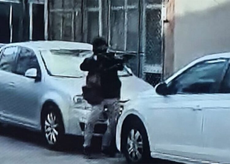 İzmir'de 2 polisi şehit eden çocuk, silah eğitimini babasından almış 1 İzmir’de 2 polisi şehit eden çocuk, silah eğitimini babasından almış