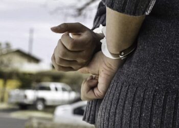 25 yıl önce 2 aylık kardeşini öldüren kadın ihbar üzerine yakalandı