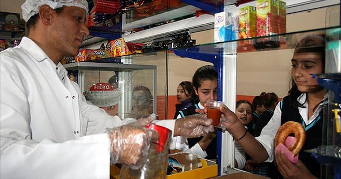 Kantin fiyatlarına yüzde 25 zam: Simit 25, ayran 20 lira 1 Kantin fiyatlarına yüzde 25 zam: Simit 25, ayran 20 lira