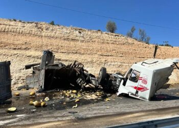 Ölüm virajında feci kaza: 3 kişi hayatını kaybetti 