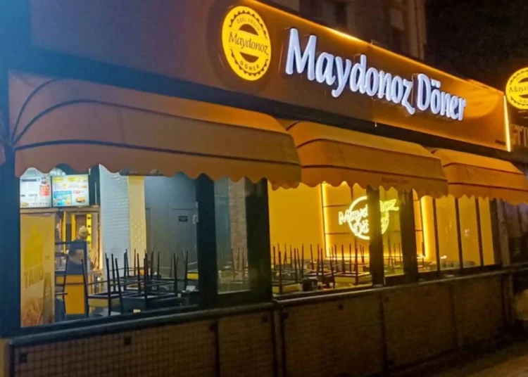 El konulan Maydonoz Döner'in 390 şubesi satışa çıkarıldı 1 El konulan Maydonoz Döner’in 390 şubesi satışa çıkarıldı