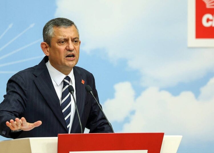 Gözler CHP’de: Özgür Özel’den ‘istifa’ ve ‘komisyon’ kararı