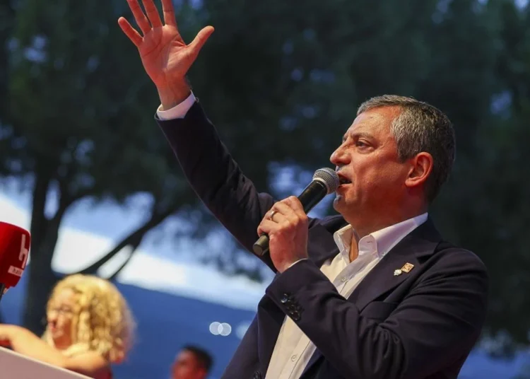 Mahmut Tanal'ın iddiası: Resmi kayıtlarda genel başkan hâlâ Özgür Özel 1 Özgür Özel’den Anayasa Mahkemesi’ne ‘zeytinlik’ çağrısı: Torunlarımız için adalet bekliyoruz
