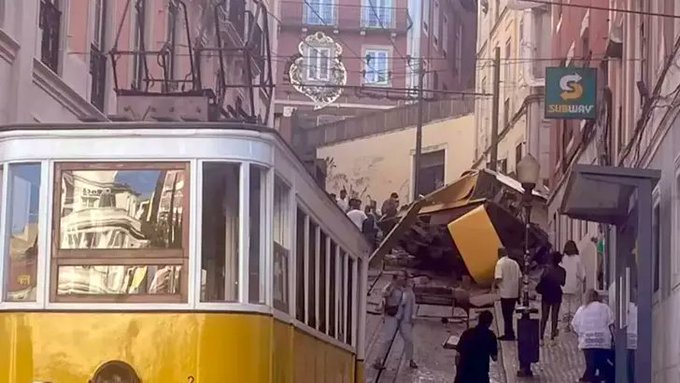 Portekiz'de tramvay kazası: 15 kişi öldü 1 Portekiz’de tramvay kazası: 15 kişi öldü