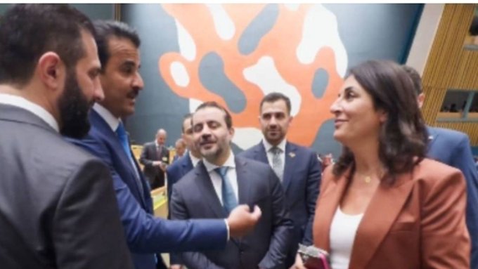 Suriye lideri Şara’ya soru sormak isteyen Kürt kadın gazeteciye ölüm tehdidi 1 Suriye lideri Şara’ya soru sormak isteyen Kürt kadın gazeteciye ölüm tehdidi