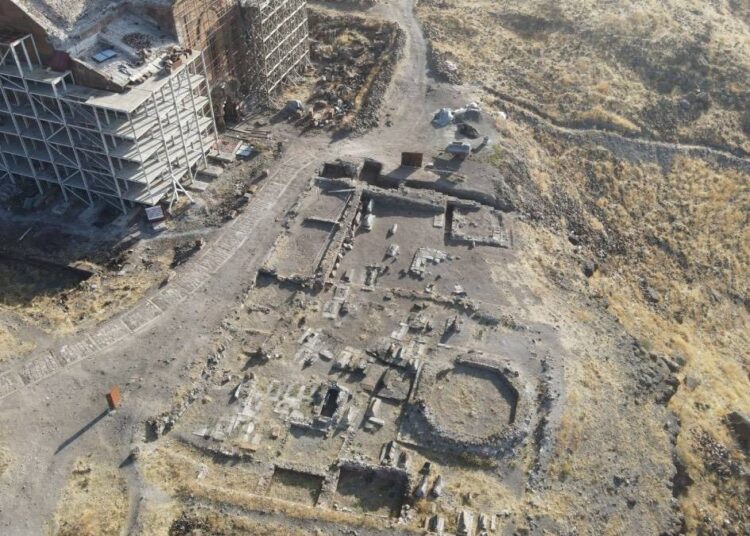 Ani’deki kazılarda Selçuklu kümbeti gün yüzüne çıkarıldı