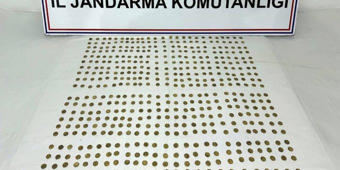 Çevirmeye takılan araçtan 'hazine' çıktı: Roma dönemine ait 1 Çevirmeye takılan araçtan ‘hazine’ çıktı: Roma dönemine ait