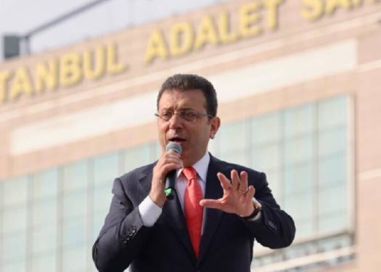İmamoğlu’na duruşmada kullandığı sözler nedeniyle yeni soruşturma 1 İmamoğlu’na tutuklama kararı veren mahkemenin hâkimi izin aldı, duruşmaya başka hâkim baktı