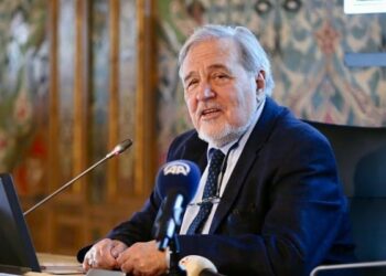 İlber Ortaylı’dan soygun tepkisi: Fransa’da imparatorlarının namusunu koruyamadılar