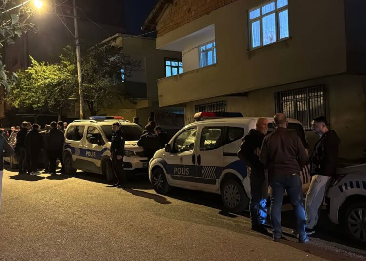 Kızını tabancayla yaralayan erkek intihar etti 1 Kızını tabancayla yaralayan erkek intihar etti