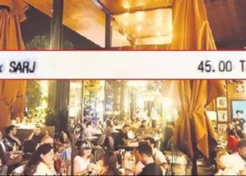 Restoranda adisyona ‘telefon şarj ücreti’ de eklenmeye başlandı
