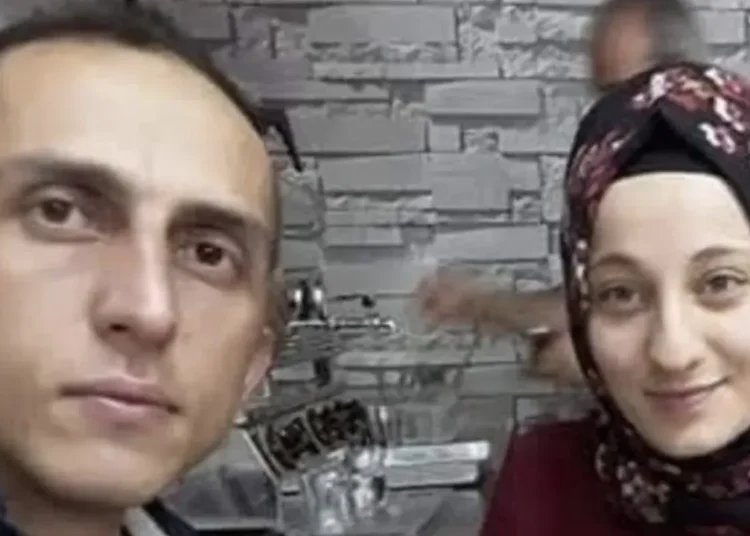 Eşini öldüren erkek, cinayeti sosyal medyada paylaştı 1 Eşini öldüren erkek, cinayeti sosyal medyada paylaştı
