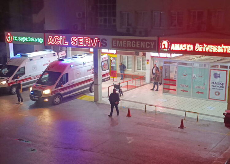 Amasya cezaevinde mahkûmlar gıda zehirlenmesi şüphesiyle hastaneye kaldırıldı 1 Amasya cezaevinde mahkûmlar gıda zehirlenmesi şüphesiyle hastaneye kaldırıldı