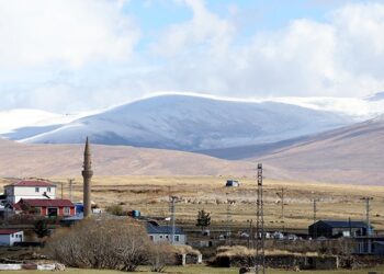 Kış erken geldi, Ardahan’da tepeler beyaza büründü