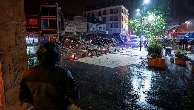 Balıkesir depremi: İki ilde okullar tatil edildi, 3 bina ve bir dükkan yıkıldı 1 Balıkesir depremi: İki ilde okullar tatil edildi, 3 bina ve bir dükkan yıkıldı
