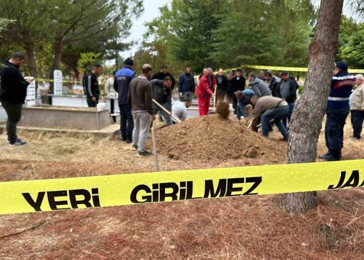 Son kez görmek isteyince cenazelerin karıştığı ortaya çıktı 1 Son kez görmek isteyince cenazelerin karıştığı ortaya çıktı