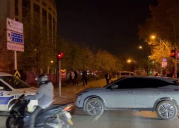 Ankara’dan Çağlayan’a giden CHP otobüsünün önünü polisler kesti