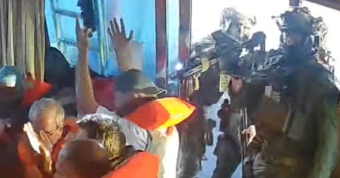 İsrail'den dönen İtalyan aktivistler: Gerçek bir eziyet ve işkence yaşadık 1 İsrail’den dönen İtalyan aktivistler: Gerçek bir eziyet ve işkence yaşadık