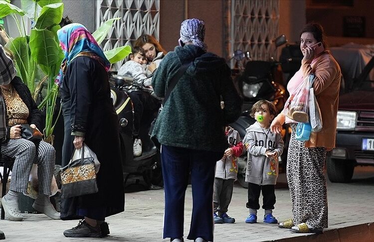 Balıkesir’de 6,1 büyüklüğünde deprem: Birçok ilde hissedildi