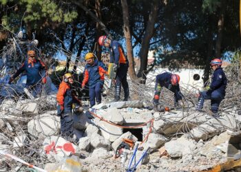 AFAD ekipleri İzmir ve Manisa’da deprem tatbikatı yaptı