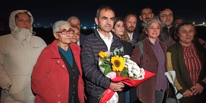 243 gün tutuklu kalan gazeteci Ercüment Akdeniz tahliye edildi 1 243 gün tutuklu kalan gazeteci Ercüment Akdeniz tahliye edildi