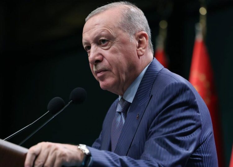 Erdoğan’dan TİSK'e 'elini taşın altına koy' çağrısı 1 Kaymakam adaylarına konuşan Erdoğan: Makamlar, koltuklar, ünvanlar bunların hepsi geçici