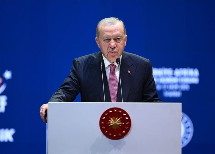 Erdoğan, Afrikalı iş insanlarını Türkiye’ye yatırıma çağırdı