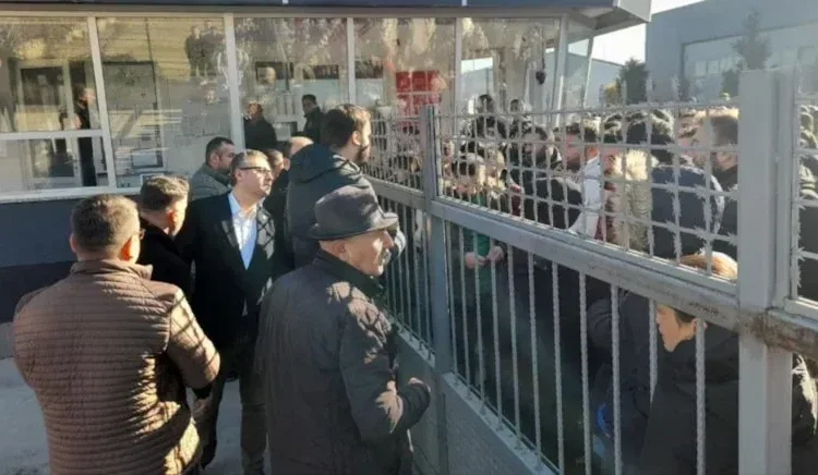 Dev tekstil fabrikasında grev: 800 işçi iş bıraktı