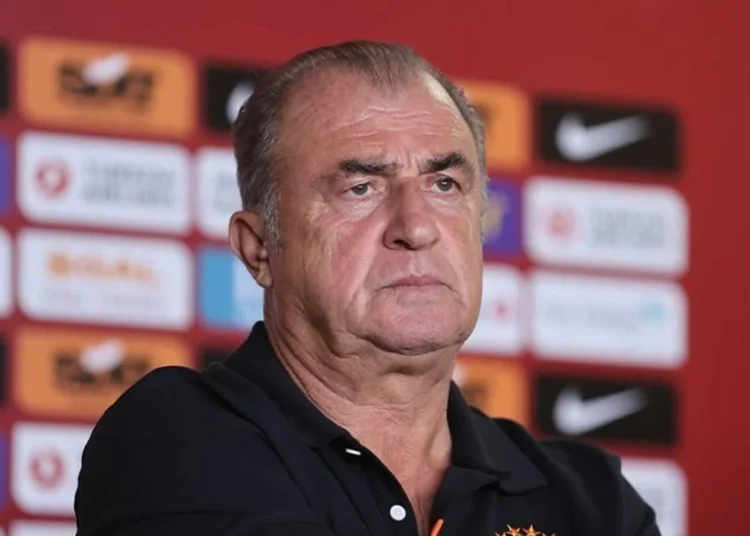 Fatih Terim'den Milli Takım eleştirisi: Oynamadık, oyalandık 1 48 yıl sonra mezun oldu: Diplomasını torunuyla birlikte aldı