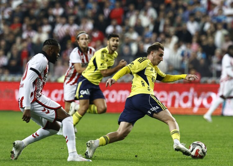 Fenerbahçe, Samsun'da 1 puanı zor kurtardı: Tedesco'dan takımına sert eleştiri 1 Fenerbahçe, Samsun’da 1 puanı zor kurtardı: Tedesco’dan takımına sert eleştiri