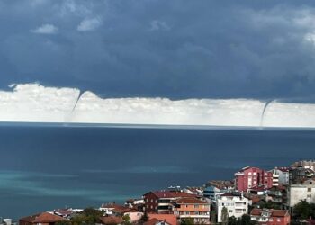 Deniz üzerinde art arda oluşan üç hortum endişeye neden oldu
